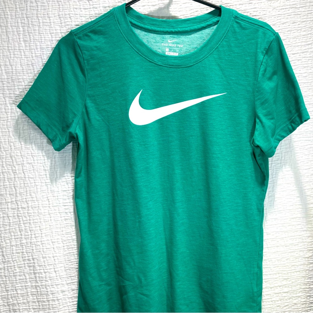 The Nike Tee; Green - Picture 3 of 9